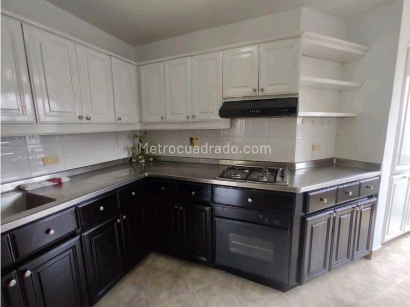 Modern 4BR Apartment with Luxury Finishes in El Poblado - 5