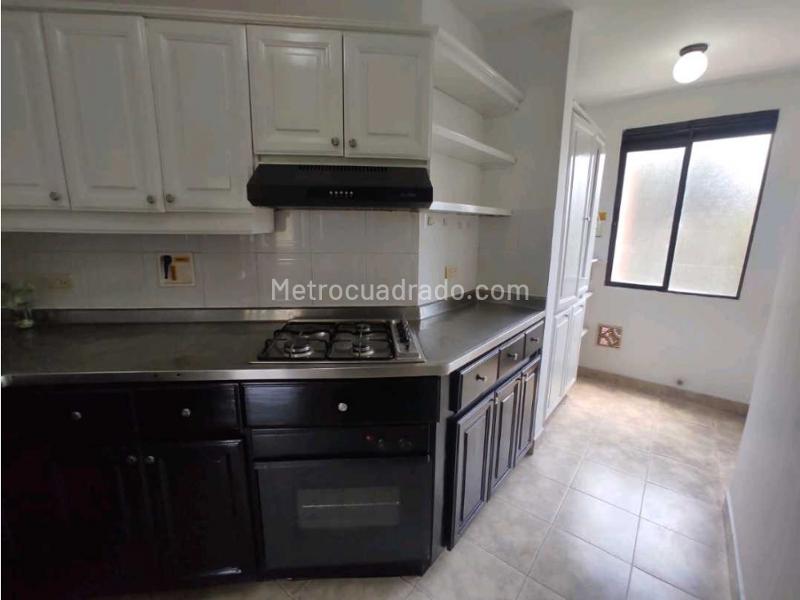 Modern 4BR Apartment with Luxury Finishes in El Poblado - 6