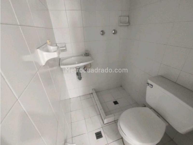 Modern 4BR Apartment with Luxury Finishes in El Poblado - 8