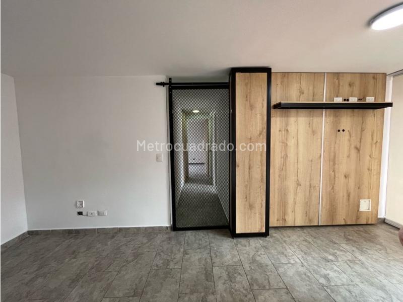 Moderno Apartamento de 3 Alcobas con Balcón en Avenida Las Vegas - 3