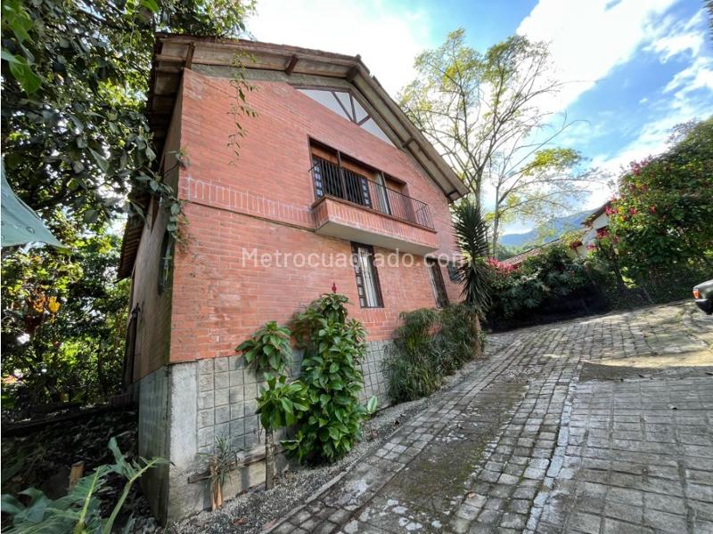 Hermosa Casa Campestre en Arriendo en El Escobero - 2