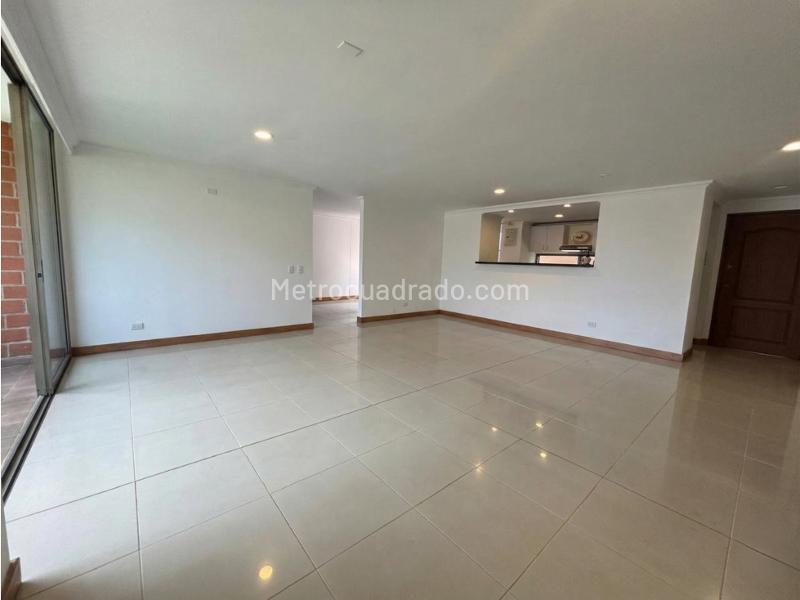Spacious 3BR Apartment in Pontevedra, Envigado - 3
