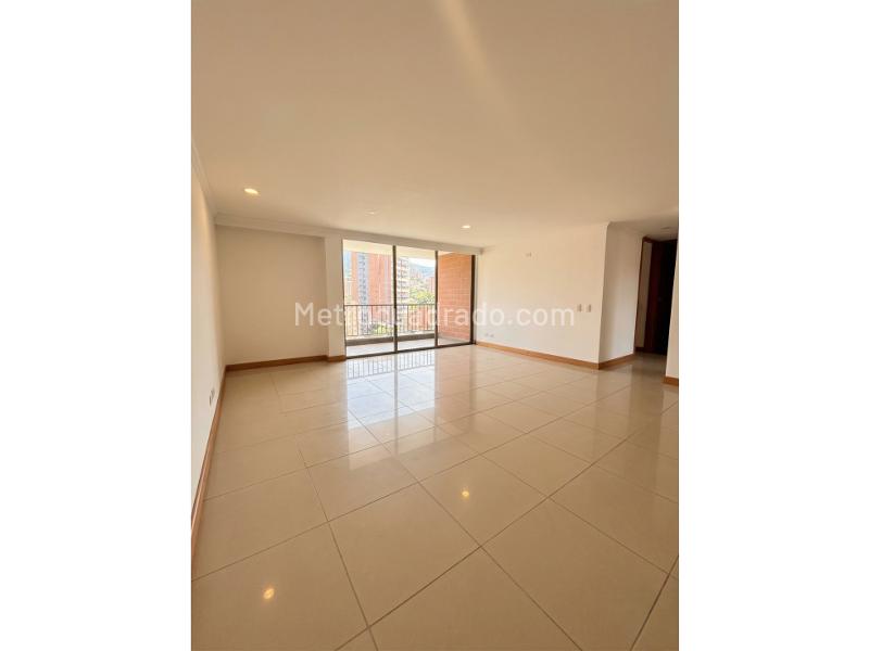 Spacious 3BR Apartment in Pontevedra, Envigado - 4