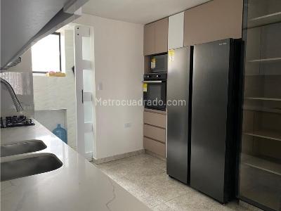 Apartamento en arriendo en Centenario, Pereira · foto 2 de 12