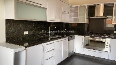 Apartamento de 3 alcobas en venta en El Chico Parque Virrey, Bogotá, 230 m² · foto 14 de 20