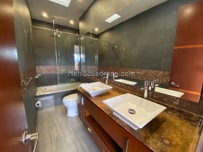 Apartamento de 3 alcobas en arriendo en La Carolina Santa Barbara, Bogotá, 200 m² · foto 16 de 20