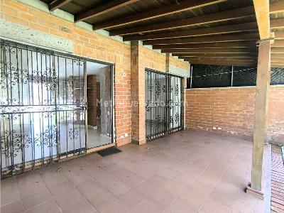 Casa de 3 alcobas en venta en Loma Del Escobero, Envigado, 147 m² · foto 8 de 20