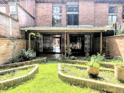 Casa de 3 alcobas en venta en Loma Del Escobero, Envigado, 147 m² · foto 9 de 20