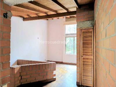 Casa de 3 alcobas en venta en Loma Del Escobero, Envigado, 147 m² · foto 16 de 20