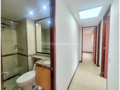 Apartamento de 3 alcobas en venta en El Poblado, Medellín, 75 m² · foto 4 de 10