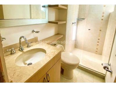 Apartamento de 3 alcobas en venta en Loma De Los Bernal, Medellín, 75 m² · foto 13 de 18
