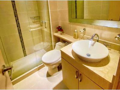 Apartamento de 3 alcobas en venta en Loma De Los Bernal, Medellín, 75 m² · foto 16 de 18