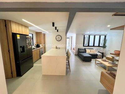 Casa de 3 alcobas en venta en Laureles Nogal, Medellín, 192 m² · foto 2 de 13