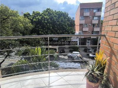 Apartamento de 3 alcobas en venta en Belen Rosales, Medellín, 72 m² · foto 3 de 10