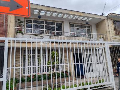 Casa de 3 alcobas en arriendo en Santa Isabel Occidental, Bogotá, 182 m² · foto 2 de 18