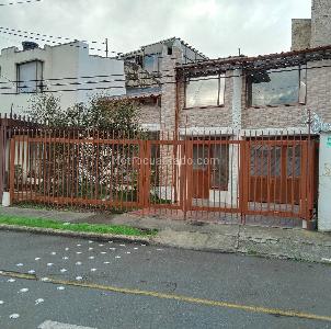 Casa de 3 alcobas en arriendo en Normandia, Bogotá, 128 m² · foto 1 de 20