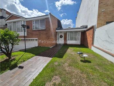 Casa en venta en Niza, Bogotá · foto 2 de 20