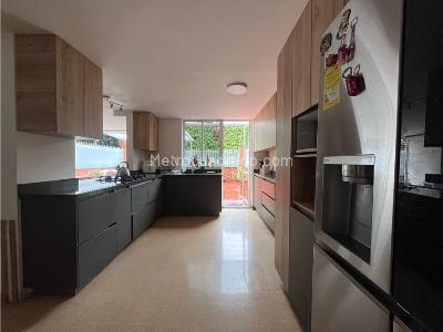 Apartamento de 3 alcobas en venta en Sur Oriente, Medellín, 136 m² · foto 3 de 11