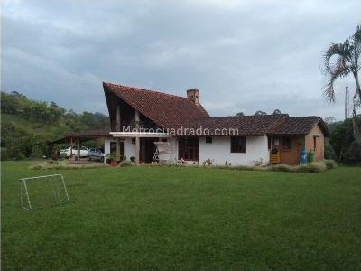 Casa de 4 alcobas en venta en Via Armenia, Pereira, 280 m² · foto 9 de 20