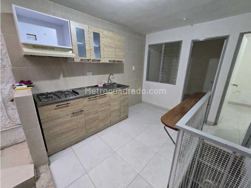 Casa Amplia de 3 Alcobas en La América para Arriendo
