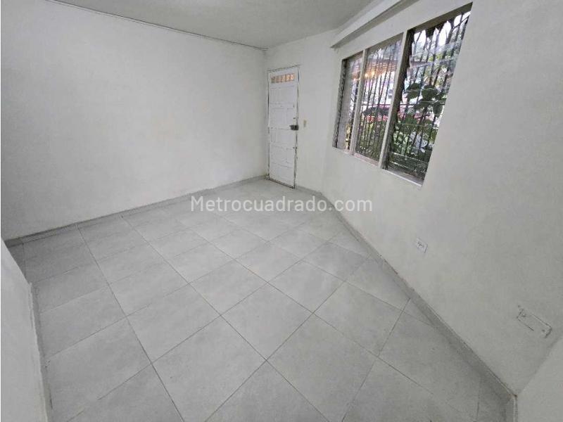 Casa Amplia de 3 Alcobas en La América para Arriendo - 3