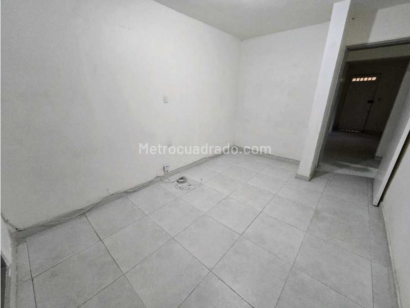 Casa Amplia de 3 Alcobas en La América para Arriendo - 5