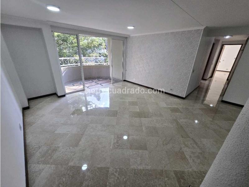 Apartamento Hermoso de 4 Alcobas con Piscina en El Poblado