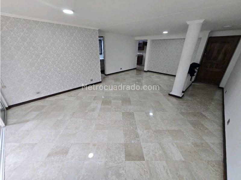 Apartamento Hermoso de 4 Alcobas con Piscina en El Poblado - 5