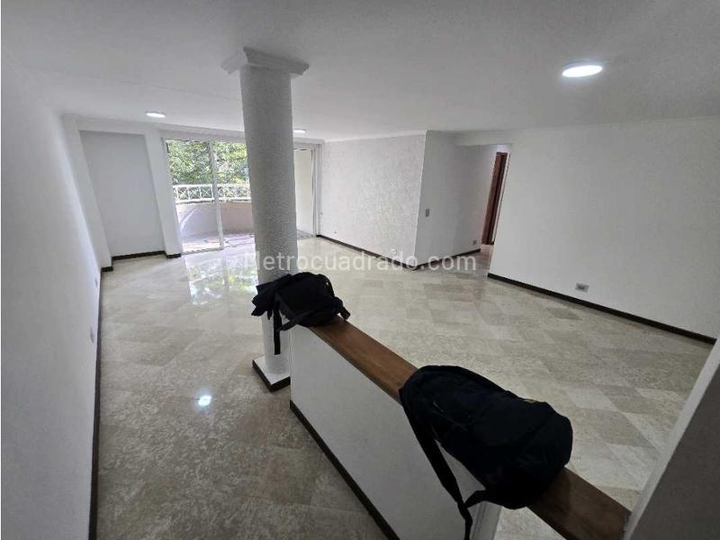 Apartamento Hermoso de 4 Alcobas con Piscina en El Poblado - 6