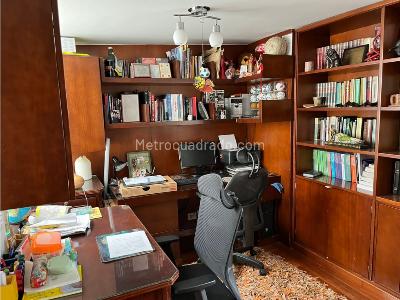 Apartamento de 4 alcobas en venta en Chico, Bogotá, 131 m² · foto 12 de 17