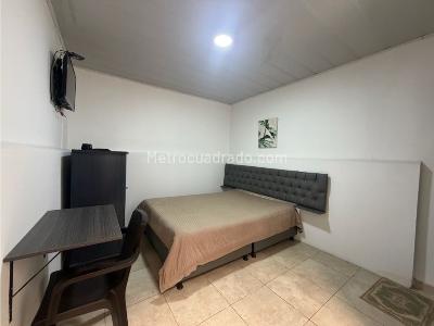 Casa de 5 alcobas en venta en Los Alcazares, Bogotá, 300 m² · foto 2 de 8