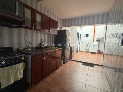 Casa de 5 alcobas en venta en Los Alcazares, Bogotá, 300 m² · foto 4 de 8