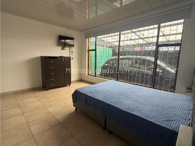 Casa de 5 alcobas en venta en Los Alcazares, Bogotá, 300 m² · foto 5 de 8