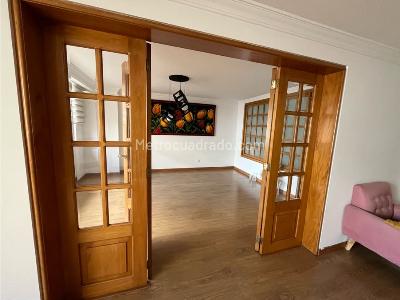 Apartamento en venta en Santa Barbara, Bogotá · foto 2 de 18