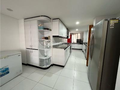 Apartamento en venta en Santa Barbara, Bogotá · foto 4 de 18