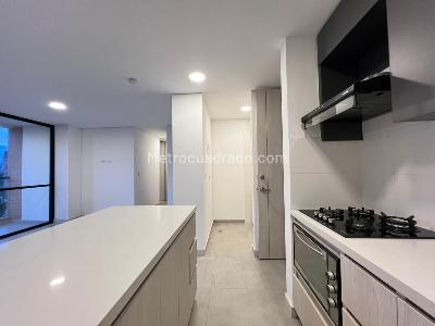 Apartamento en venta en Los Colores, Medellín · foto 3 de 18