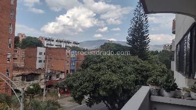 Apartamento de 3 alcobas en venta en Los Colores, Medellín, 108 m² · foto 10 de 11