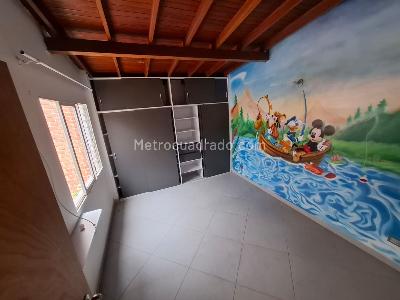 Casa de 5 alcobas en venta en Calasanz Parte Baja, Medellín, 230 m² · foto 12 de 19