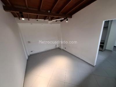 Casa de 5 alcobas en venta en Calasanz Parte Baja, Medellín, 230 m² · foto 13 de 19