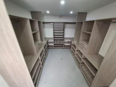 Casa de 5 alcobas en venta en Calasanz Parte Baja, Medellín, 230 m² · foto 14 de 19