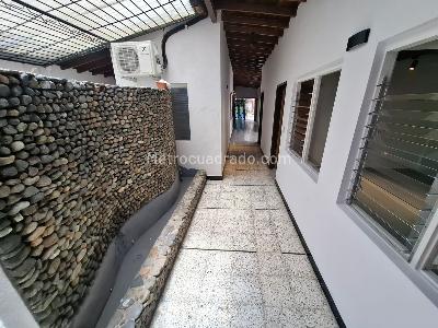 Casa de 5 alcobas en venta en Calasanz Parte Baja, Medellín, 230 m² · foto 17 de 19