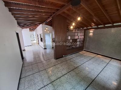 Casa de 5 alcobas en venta en Calasanz Parte Baja, Medellín, 230 m² · foto 3 de 19