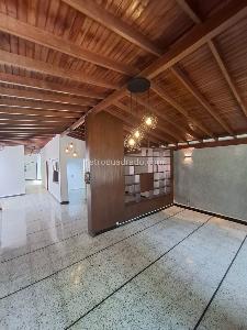 Casa de 5 alcobas en venta en Calasanz Parte Baja, Medellín, 230 m² · foto 4 de 19