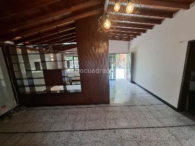 Casa de 5 alcobas en venta en Calasanz Parte Baja, Medellín, 230 m² · foto 6 de 19