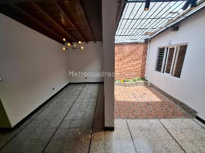 Casa de 5 alcobas en venta en Calasanz Parte Baja, Medellín, 230 m² · foto 9 de 19