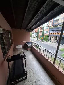 Casa de 5 alcobas en venta en Conquistadores, Medellín, 300 m² · foto 3 de 9
