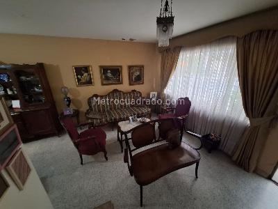 Casa de 5 alcobas en venta en Conquistadores, Medellín, 300 m² · foto 6 de 9