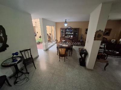 Casa de 5 alcobas en venta en Conquistadores, Medellín, 300 m² · foto 7 de 9