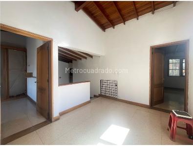 Casa de 5 alcobas en venta en Los Colores, Medellín, 500 m² · foto 17 de 18