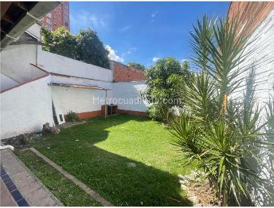 Casa de 5 alcobas en venta en Los Colores, Medellín, 500 m² · foto 3 de 18